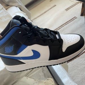 Like new Air Jordan 1 mid